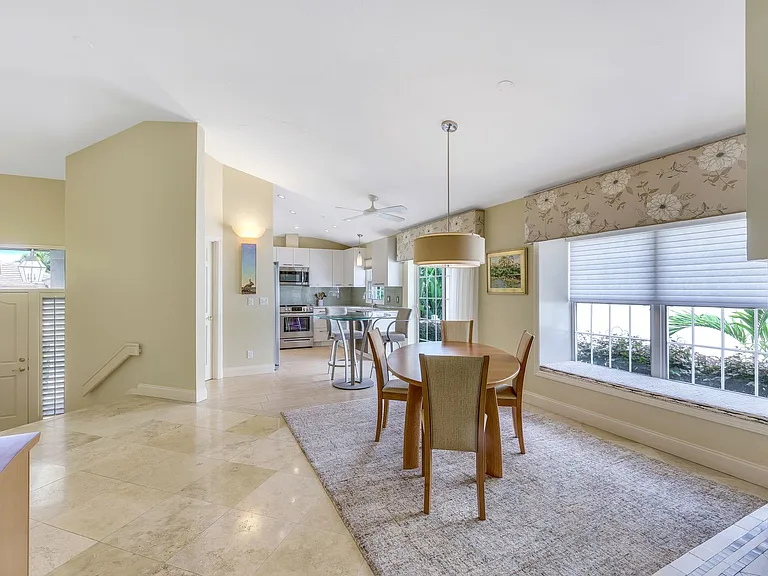 27161 Enclave Dr — Photo 2