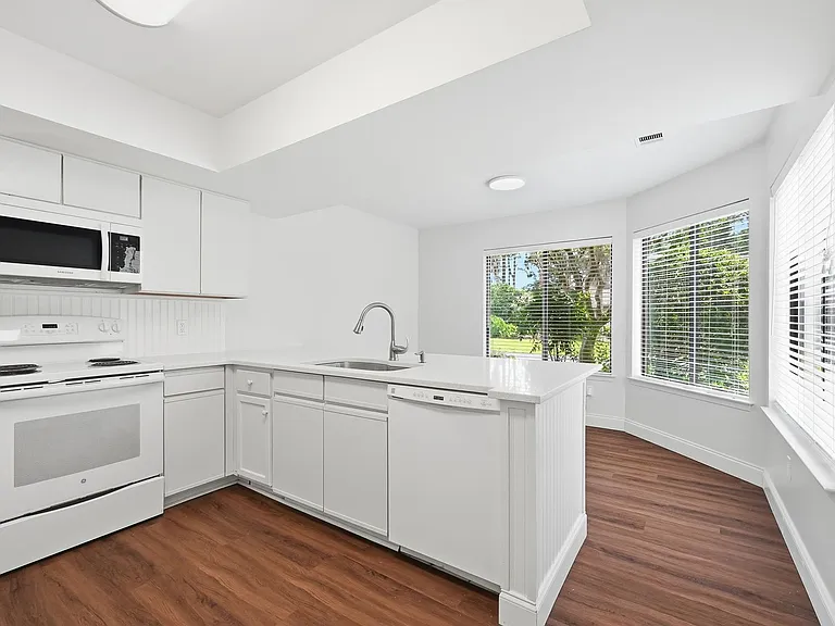 114 Gleneagles Dr — Photo 14