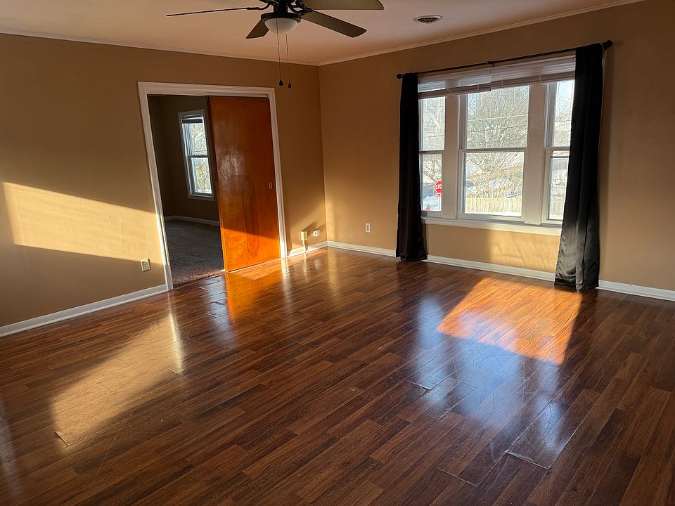 1st image of 130 E Seneca St #1