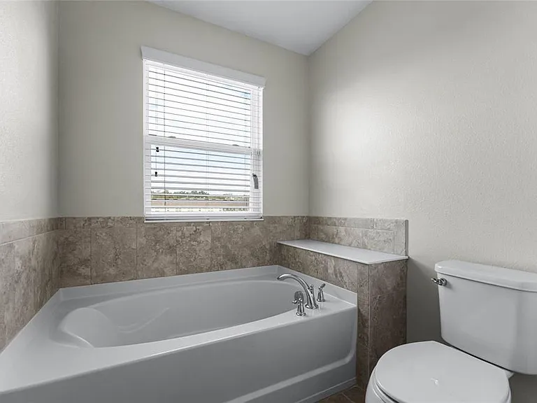 3733 Brighton Park Cir — Photo 15