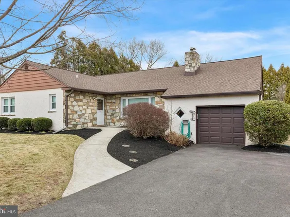 59 E Hillcrest Ave, Chalfont, PA 18914