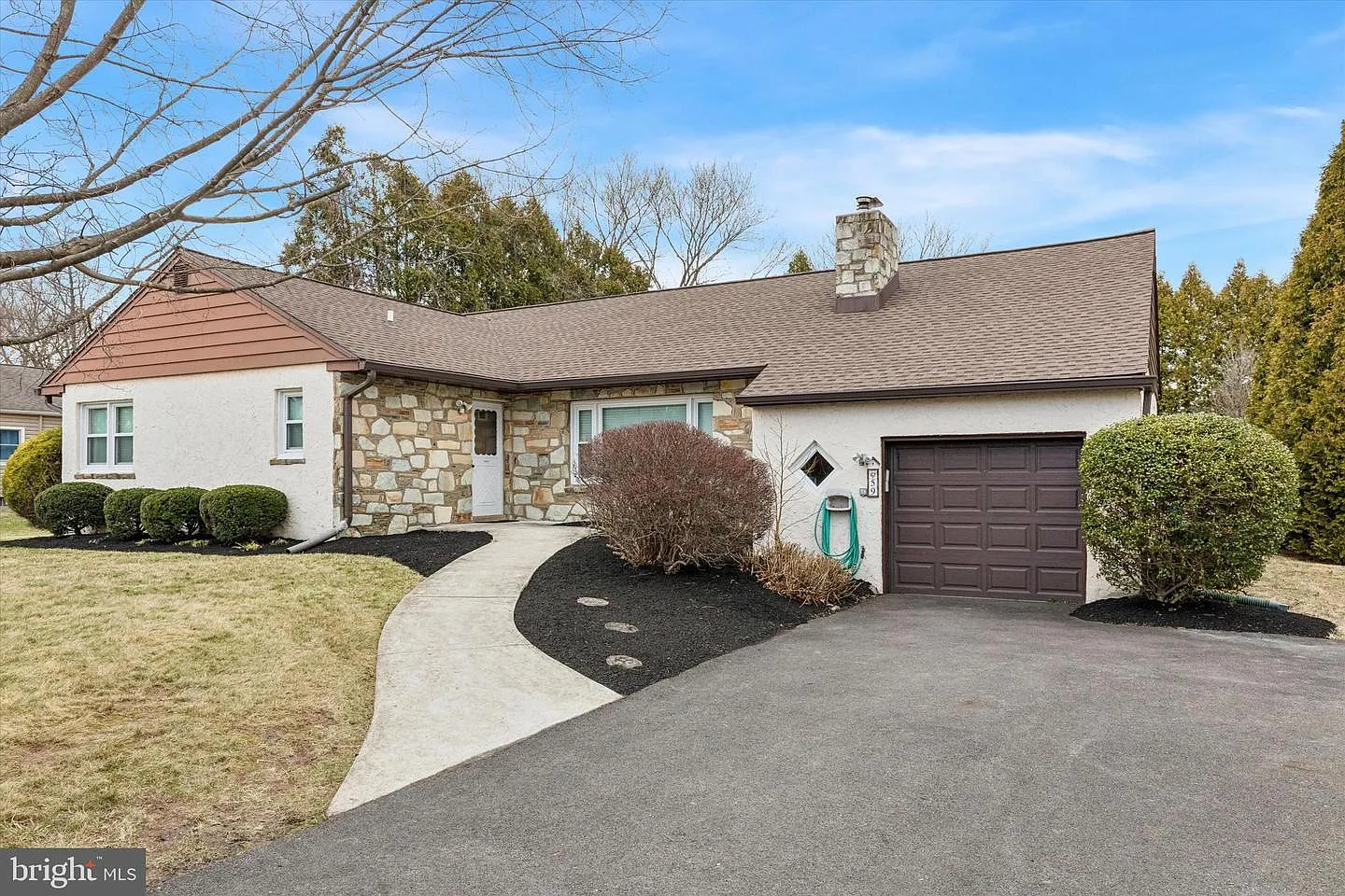 59 E Hillcrest Ave photo 1