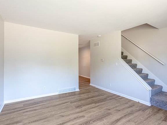 5th image of 102 W 35th St