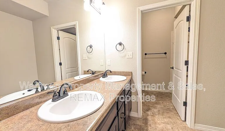 6209 Leon Young Dr — Photo 49