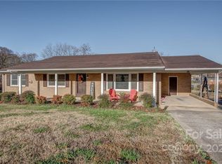 421 Ashebrook Park Rd, Dallas, NC 28034