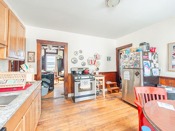2nd image of 25 Thornley St #3R