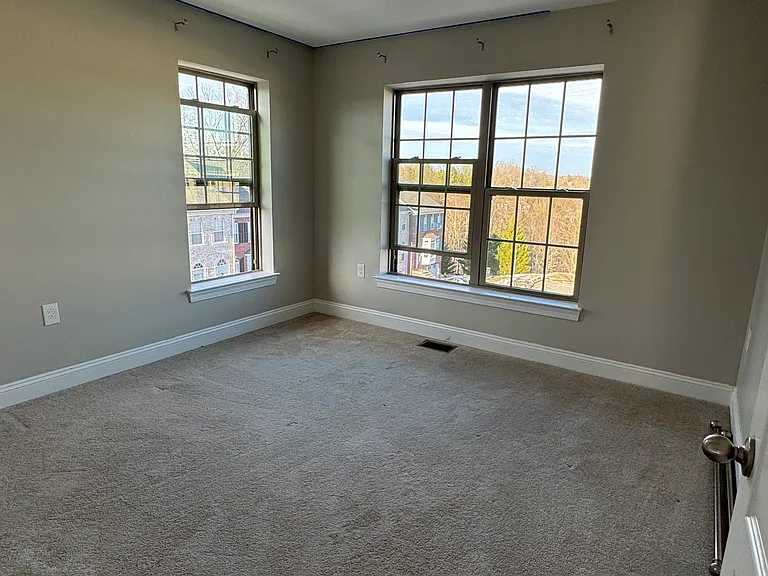 3685 Chippendale Cir — Photo 16