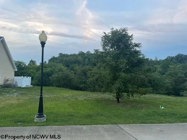 108 Legacy Dr, Morgantown, WV 26508