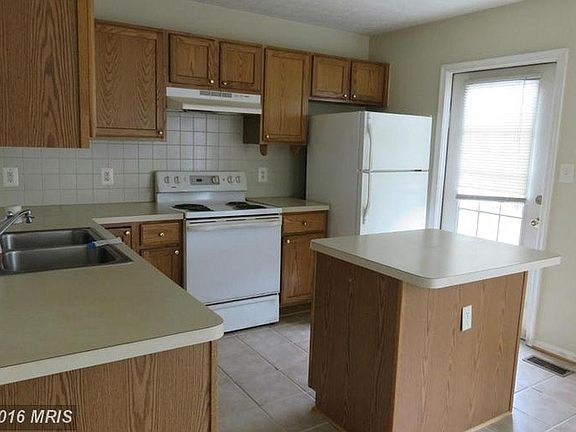 5th image of 508 Kensington Dr #Townhouse