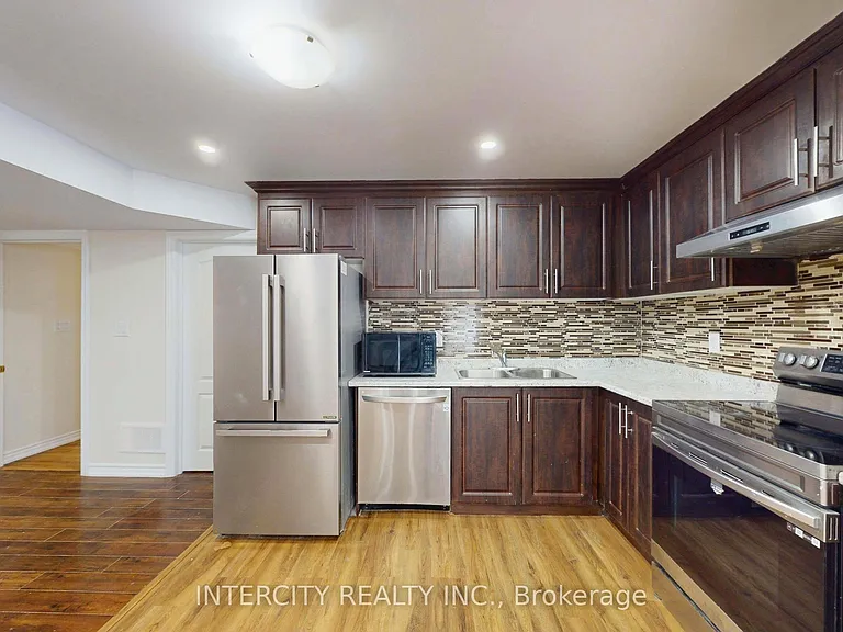 392 Derrydale Dr #LOWER — Photo 10
