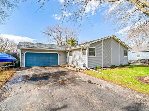 1040 Suzy St, Sandwich, IL 60548