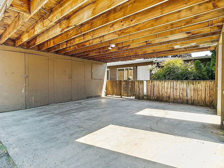 417 22nd St SE #C — Photo 20
