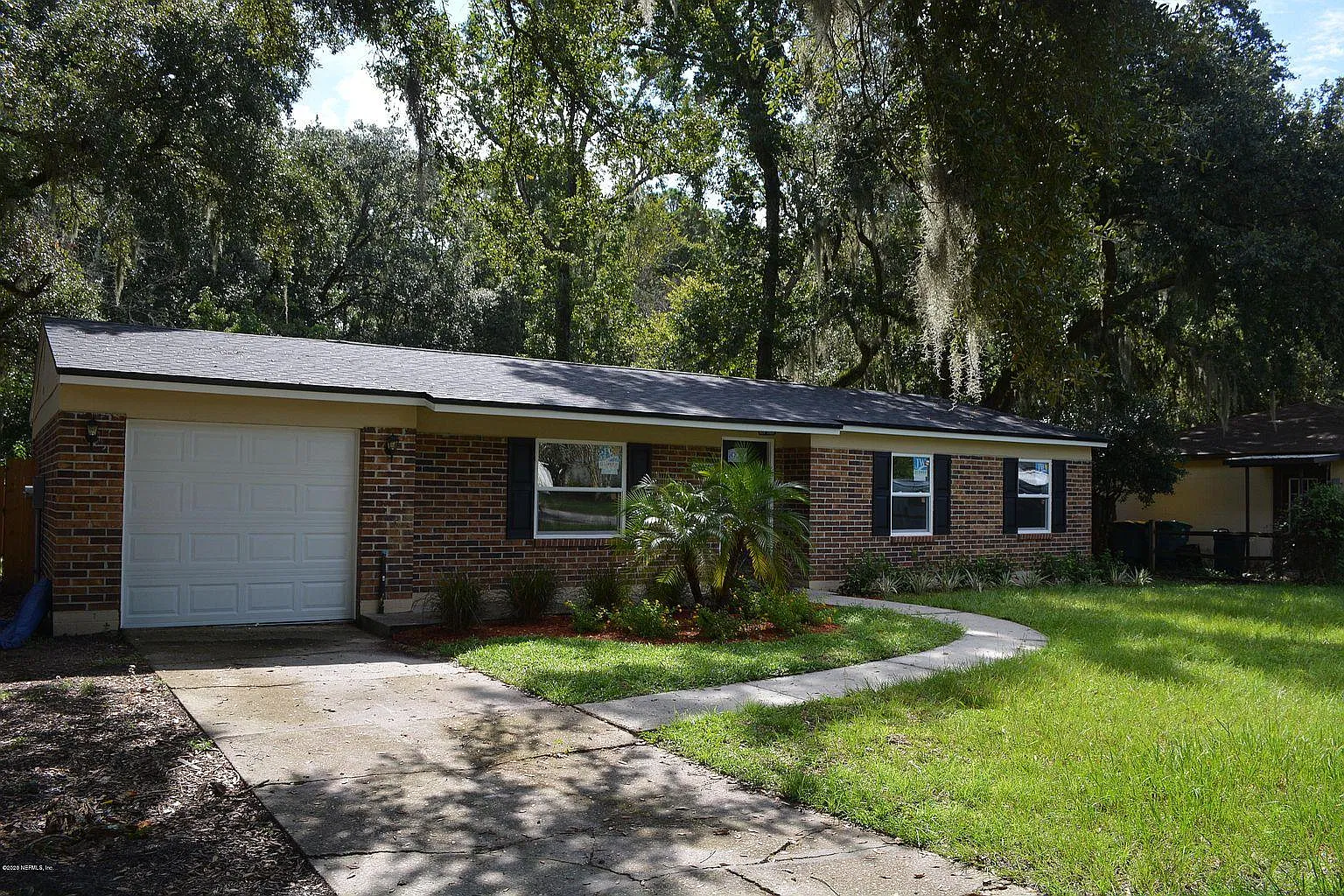 3 bed, 1.5 bath, 1366 sqft, $2,100 — Photo 1