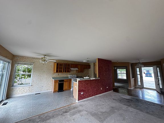 4th image of 444 Badger Ln