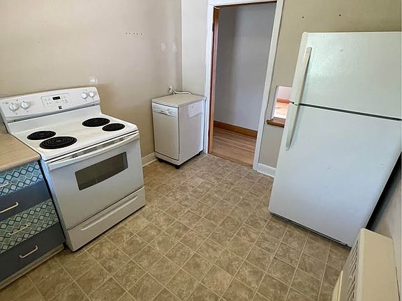 3rd image of 941 Dugas St #2