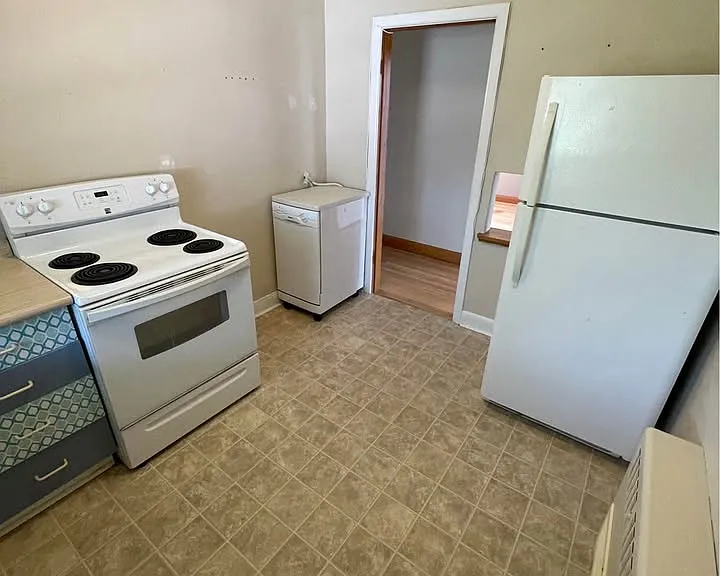 941 Dugas St #2 — Photo 3