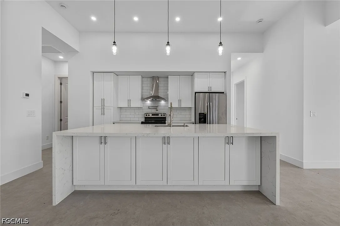 4 bed, 2.5 bath, 1812 sqft, $2,500 — Photo 3