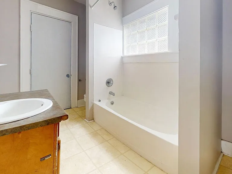 2295 SW 11th St — Photo 7