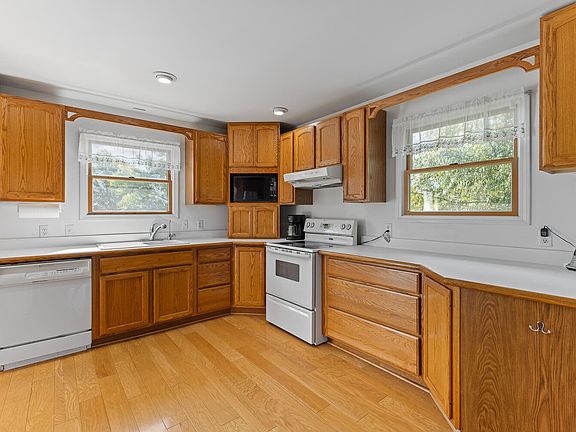 4th image of 4079 Bennett Ct