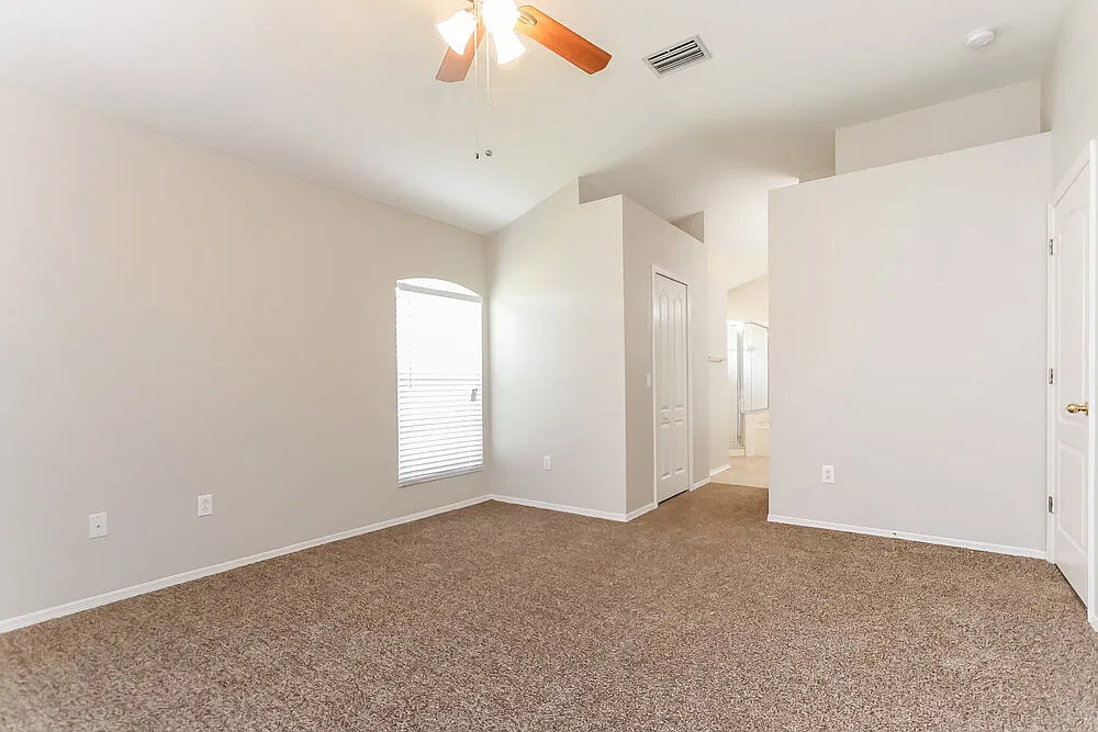 3 bed, 2.0 bath, 1584 sqft, $2,305 — Photo 2
