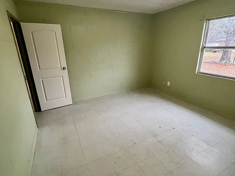 370 E Gordon Ave — Photo 8