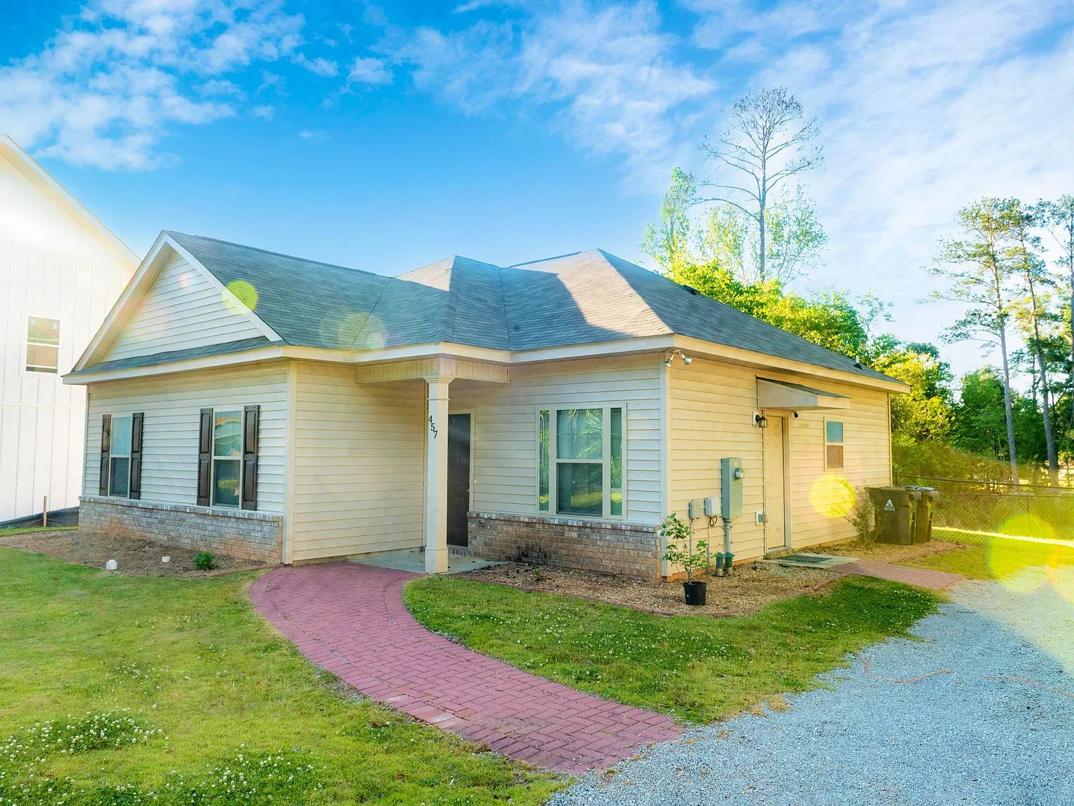 3 bed, 1350 sqft, $3,000 — Photo 3