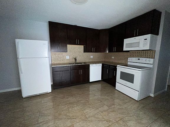 2nd image of 4702 S Avers Ave #203