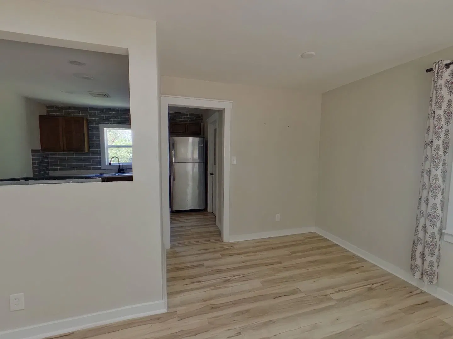 1833 N Green St — Photo 3