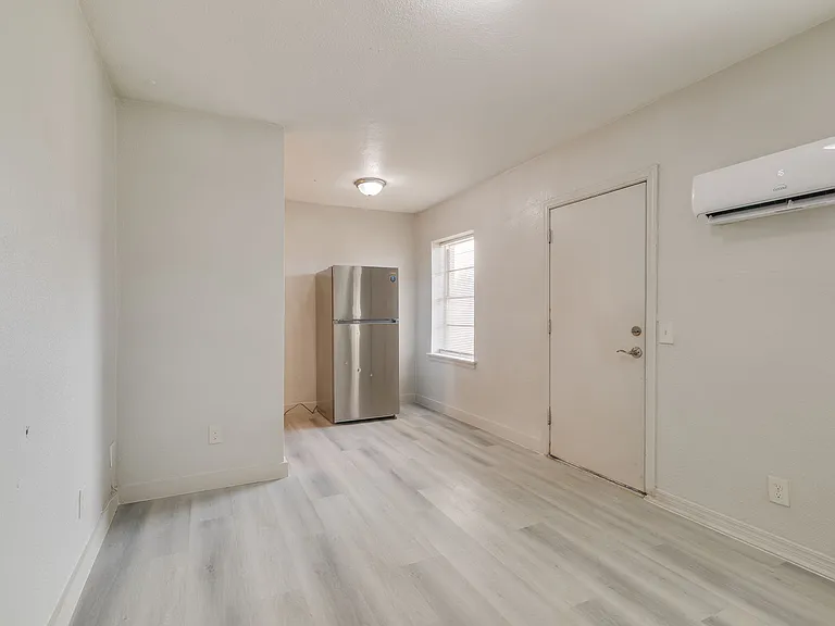 4701 NW 16th St #24 — Photo 33
