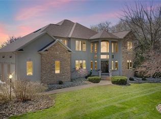 6389 Highland Green Dr, Medina, OH 44256