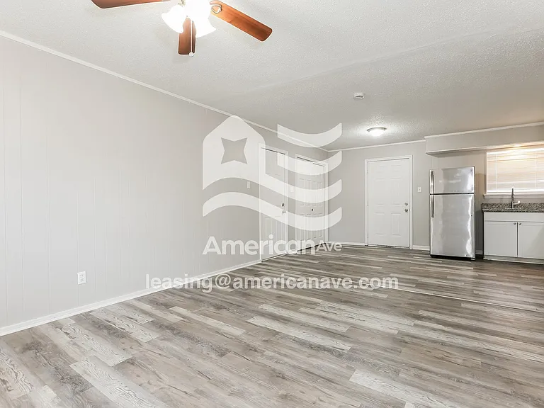 1483401_003_wm_-_living_room_13615050.jpg