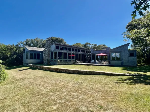 1 Skippers View Ln, Aquinnah, MA 02535
