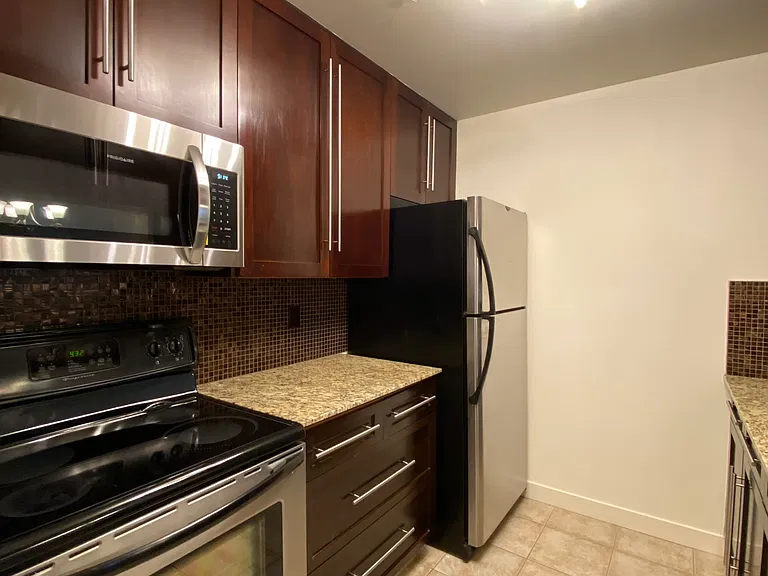 790 Kingsmere Cres SW #109 — Photo 15