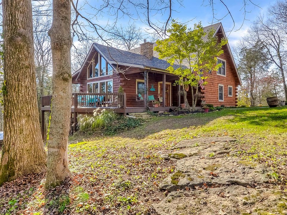 1st image of 552 Avawam Dr