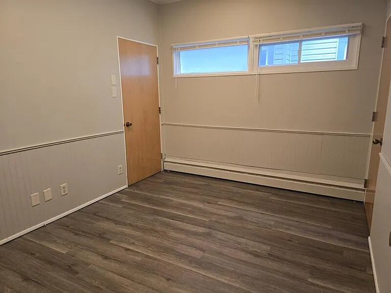 708 Saint Clair Ave — Photo 23