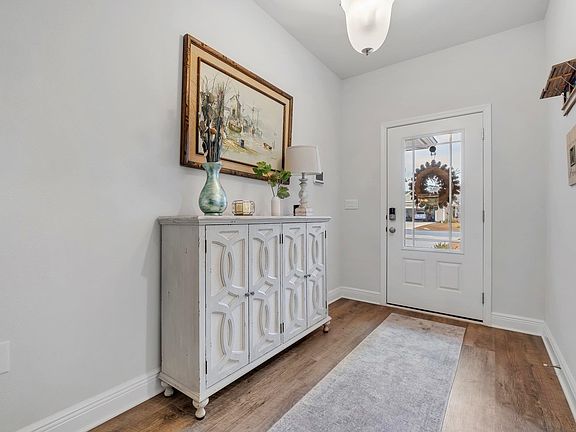 3rd image of 152 London Cir