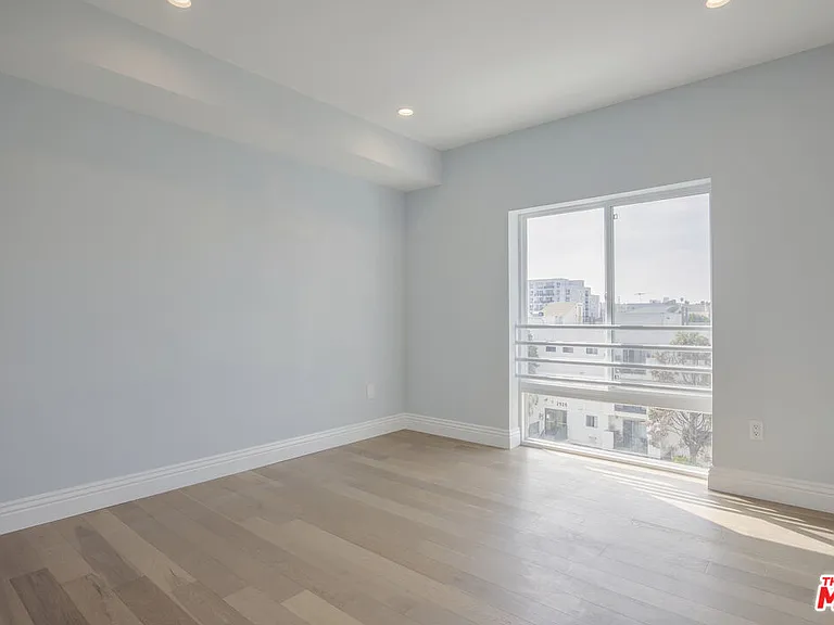 2939 W Leeward Ave #401 — Photo 10