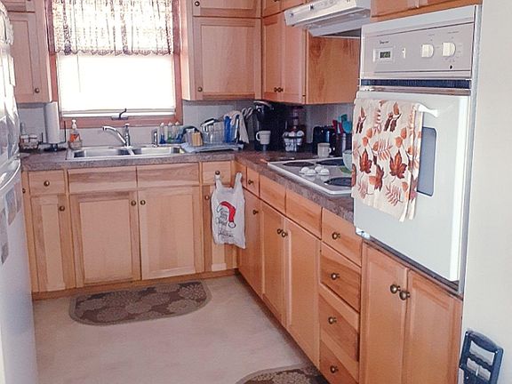 3rd image of 417 W Hahn Ave