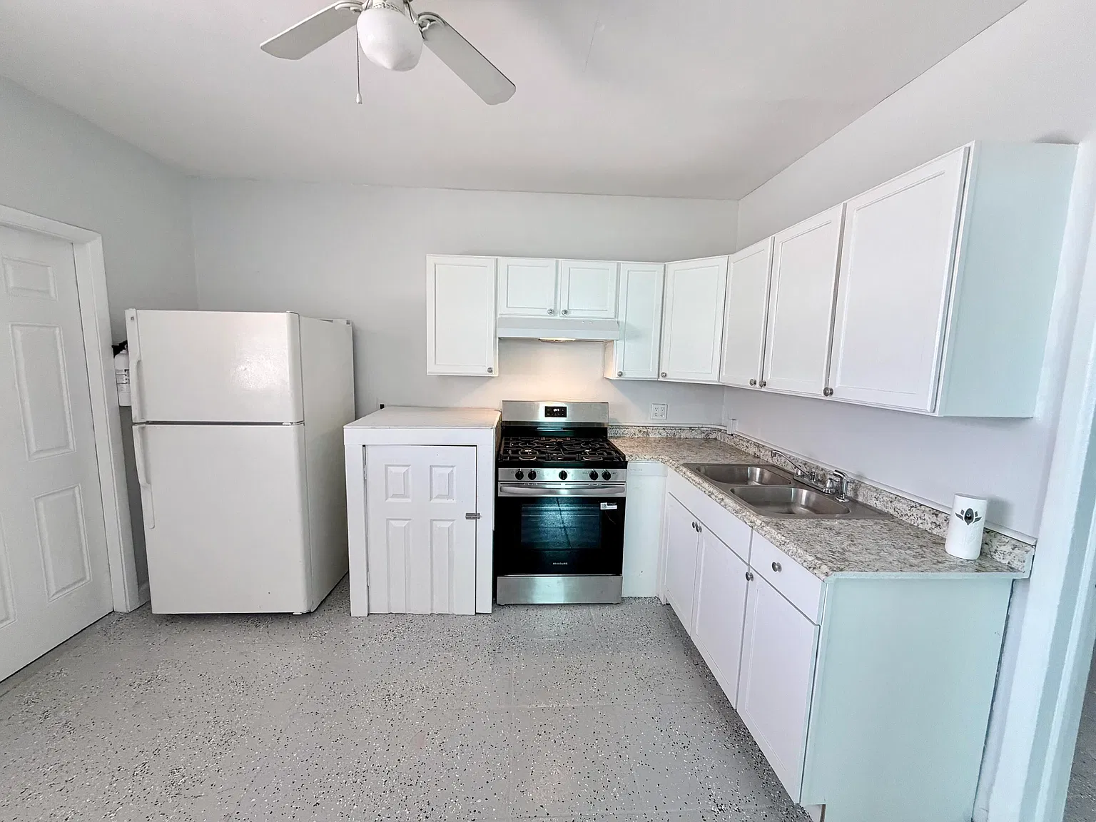 2 bed, 1.0 bath, 700 sqft, $1,650 — Photo 3