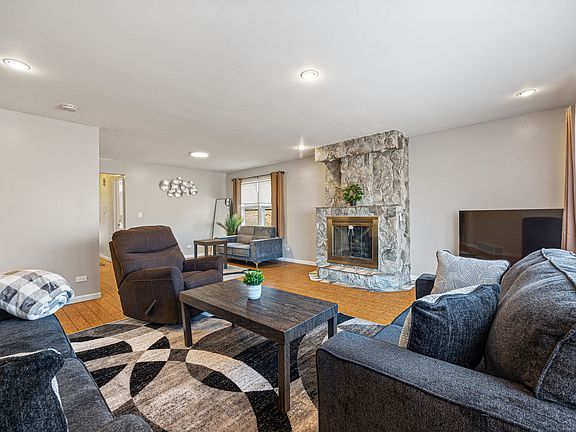 3rd image of 4321 Oakton St #2