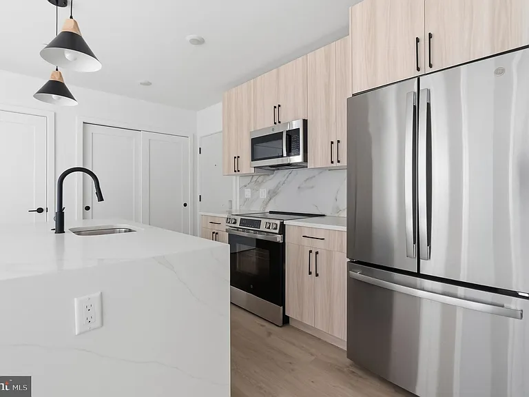 208 Vine St #2E — Photo 8