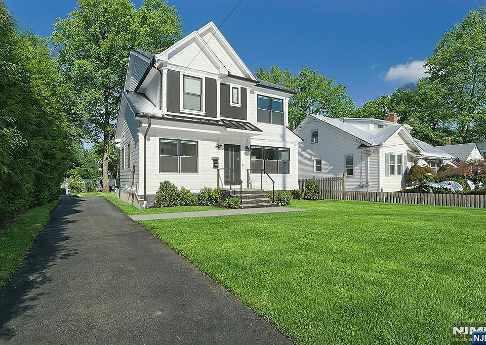 1st image of 676 Ridgewood Rd