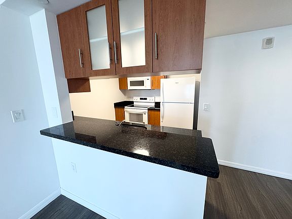 4th image of 2327 NE 4th Ave #A1