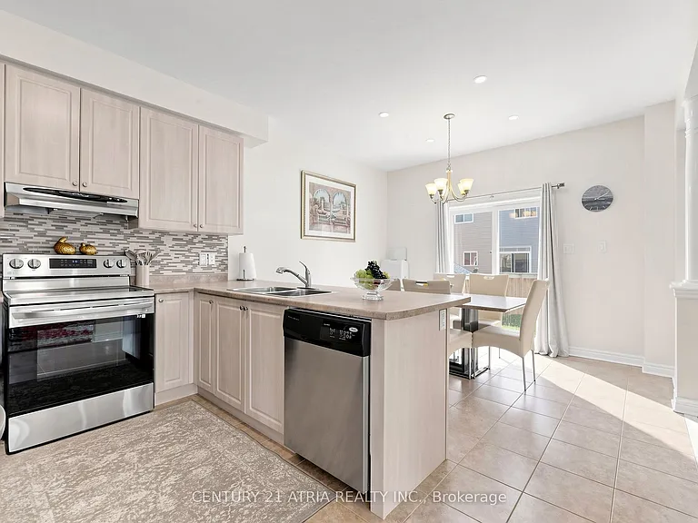 15 Paulgrave Ave — Photo 7