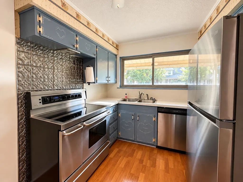 432 NW Hillery St — Photo 4