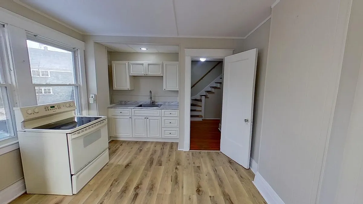 Building Photo - 100 Ryckman Ave #2R