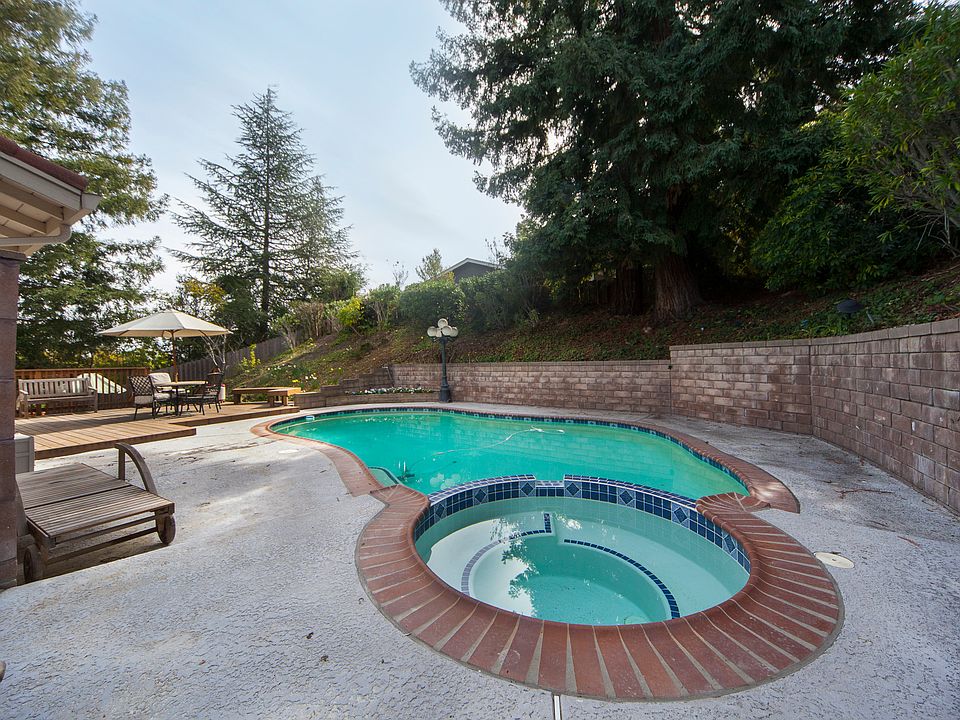 2nd image of 1442 Montego Dr