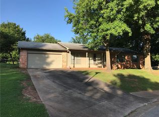 2916 N Mayberry Ln, Fayetteville, AR 72703