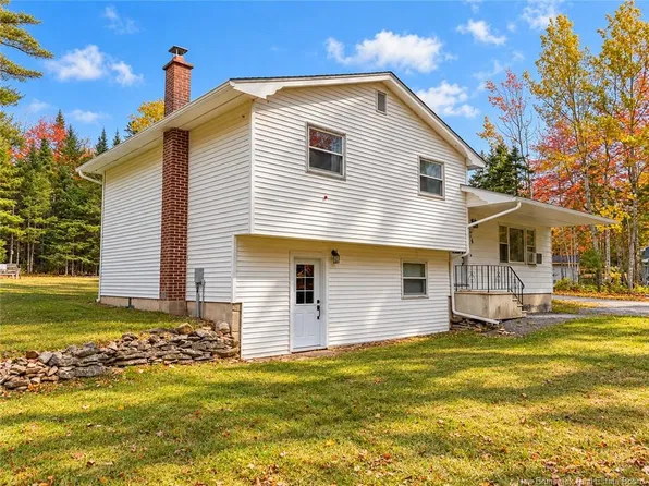 74 Camber Dr, Hanwell, NB E3C 2J5