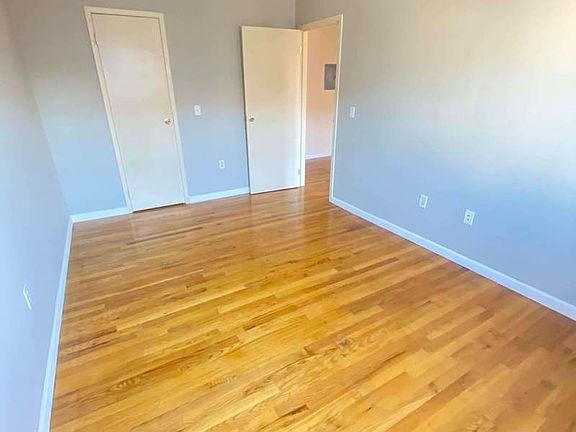 4th image of 28-17 31st St #4